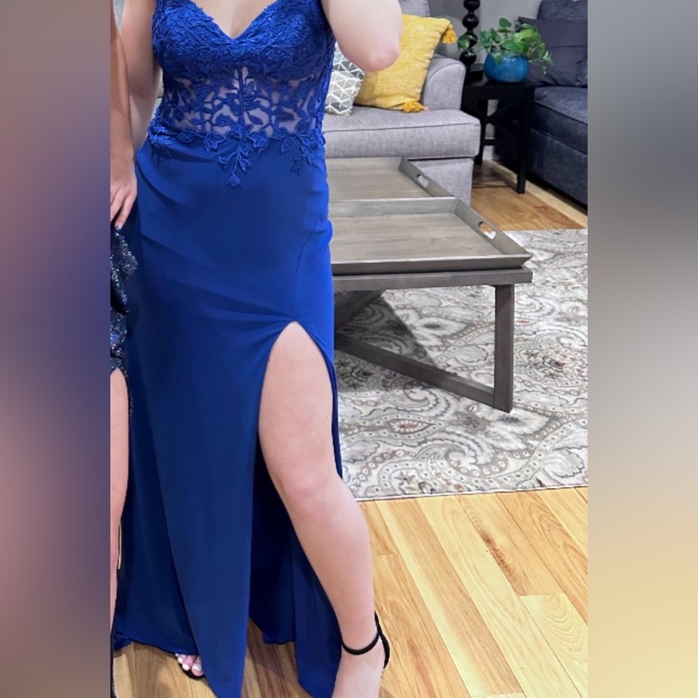 Elegant Blue Lace Evening Dress